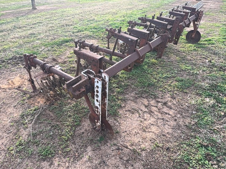 lilliston-4-row-rolling-cultivator-on-38”-rows-image-1