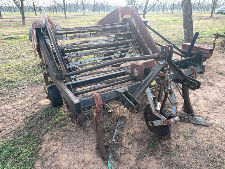 uft-2-row-peanut-digger/inverter-image-11