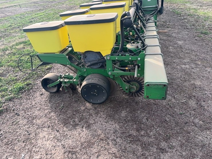 john-deere-1725-image-12
