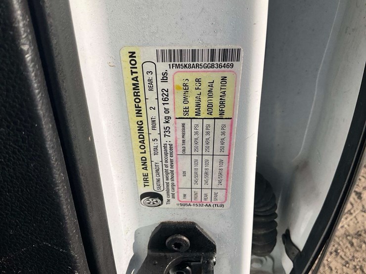 2016-ford-explorer-image-6