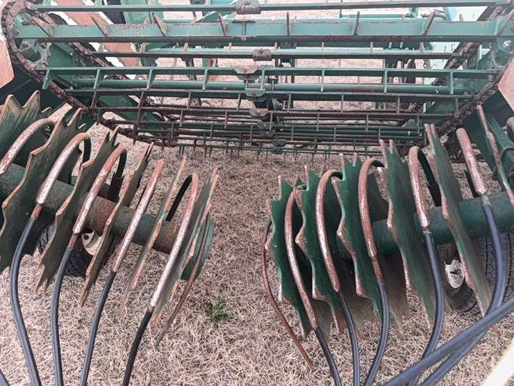 kmc-6-38-(6row-on-38”-only)-peanut-digger/inverter-image-17