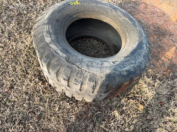 firestone-duplex-15–19.5-tire-image-9