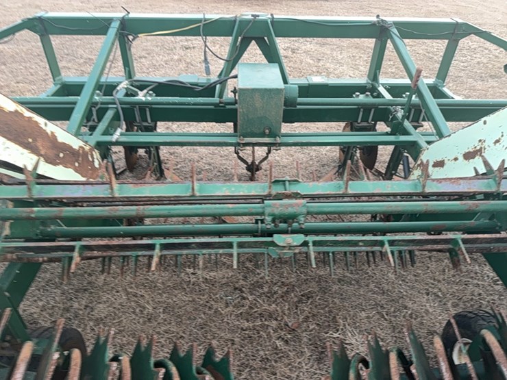 kmc-6-38-(6row-on-38”-only)-peanut-digger/inverter-image-48