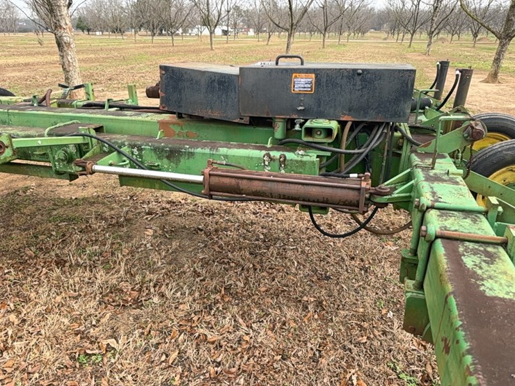 john-deere-7300-image-22