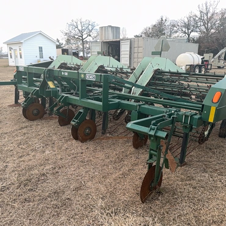 KMC 6-38 (6row on 38” only) Peanut Digger/Inverter