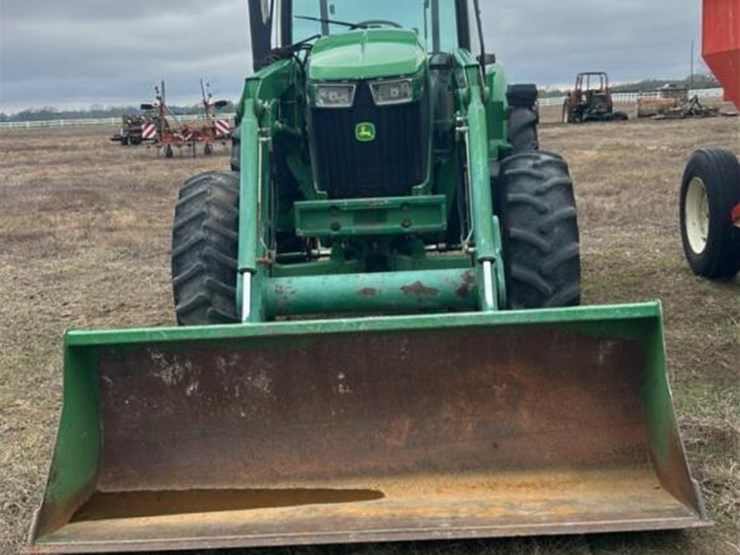 john-deere-6120e-tractor,-s/n-1p06120eej0010886:-loader-w/-bkt.,-5779-hrs-image-1