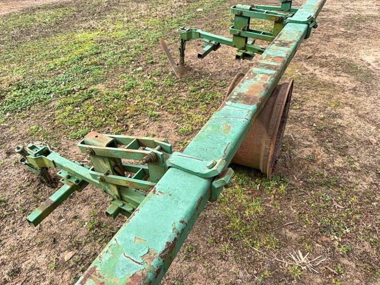 john-deere-cultivator-with-no-three-point-hitch-with-four-cultivator-units-image-4