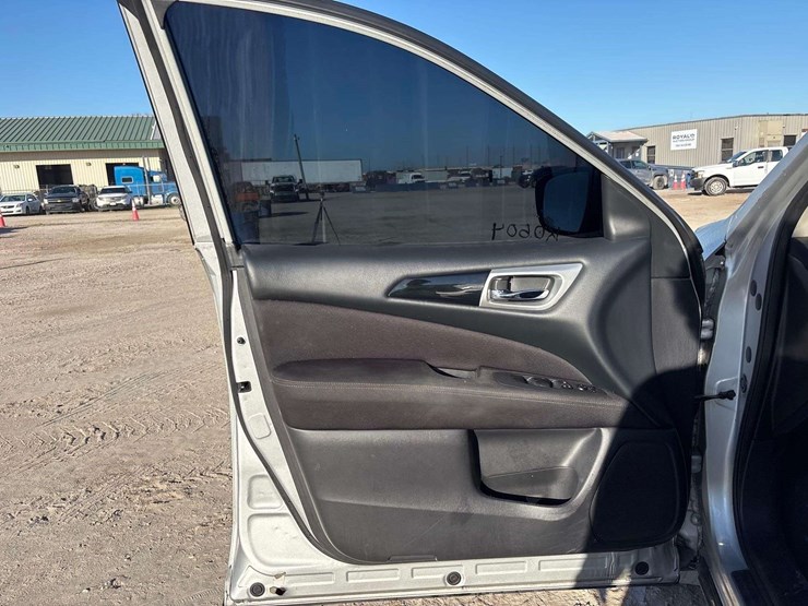 2017-nissan-pathfinder-image-12