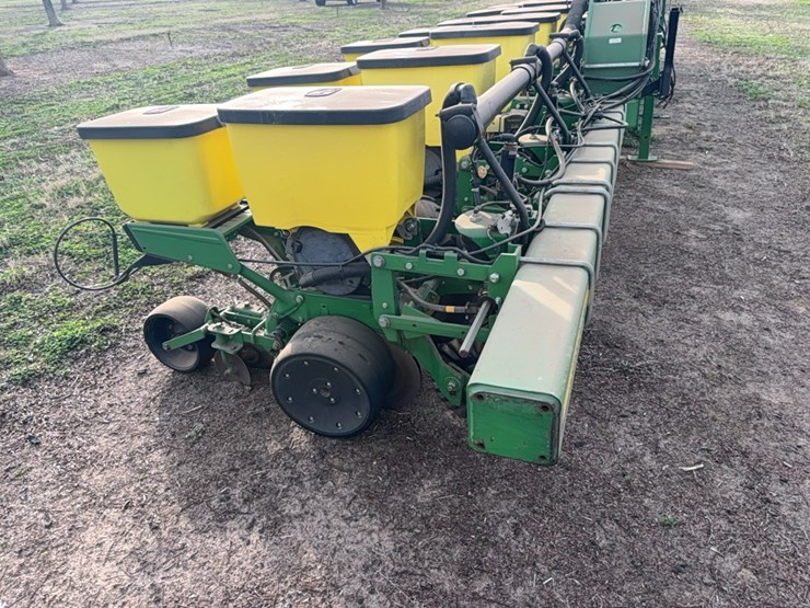 john-deere-1725-image-13