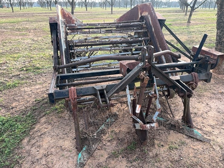 uft-2-row-peanut-digger/inverter-image-9