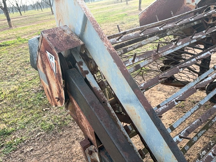 uft-2-row-peanut-digger/inverter-image-19