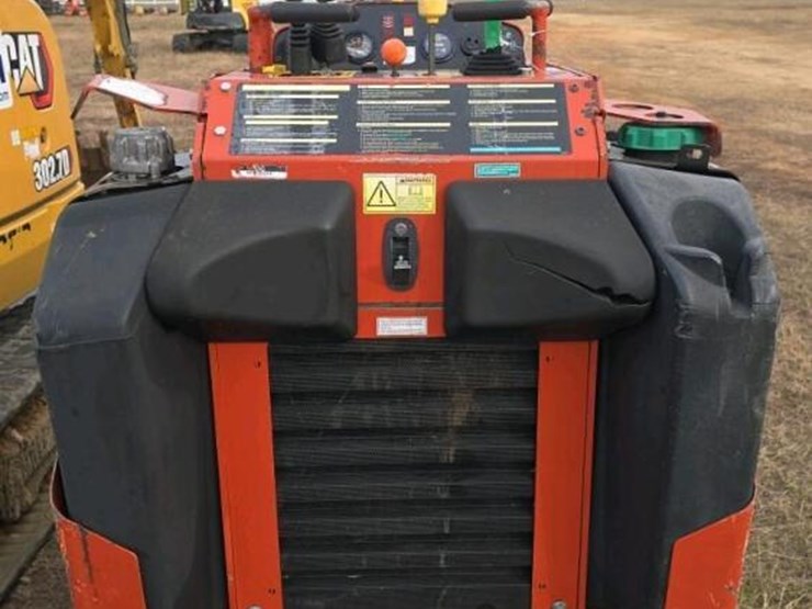 2018-ditch-witch-sk800-image-3