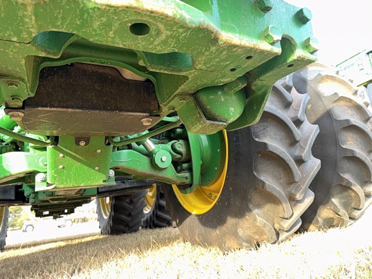 2022-john-deere-8r-410-image-12