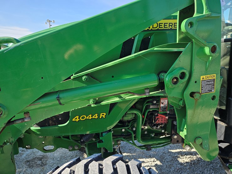 2014-john-deere-4044r-image-23