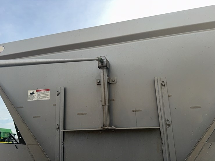 newton-crouch-spreader-cart-image-35