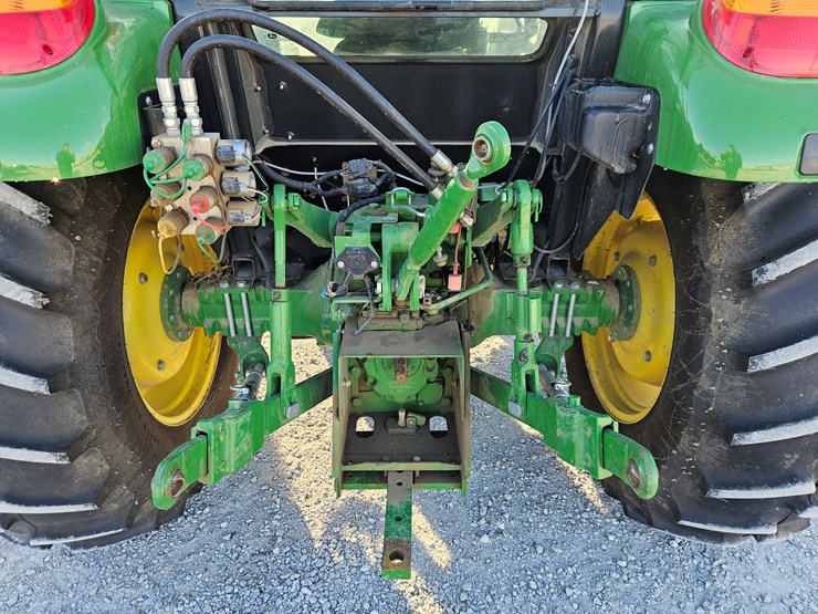 2020-john-deere-5075e-image-13