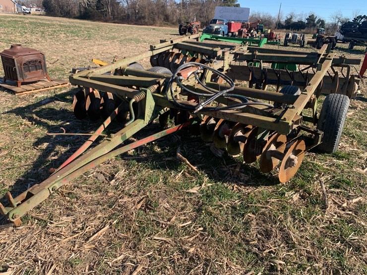 massey-ferguson-520-image-3