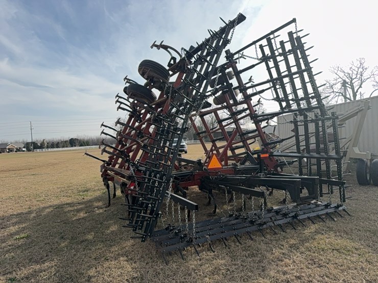 case-ih-tiger-mate-￼-field-cultivator-image-30