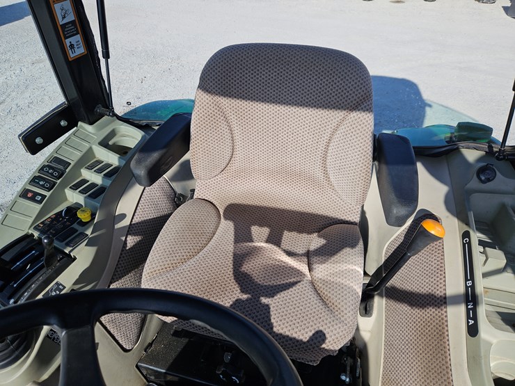 2014-john-deere-4044r-image-19