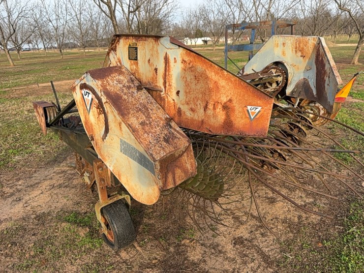 uft-2-row-peanut-digger/inverter-image-31