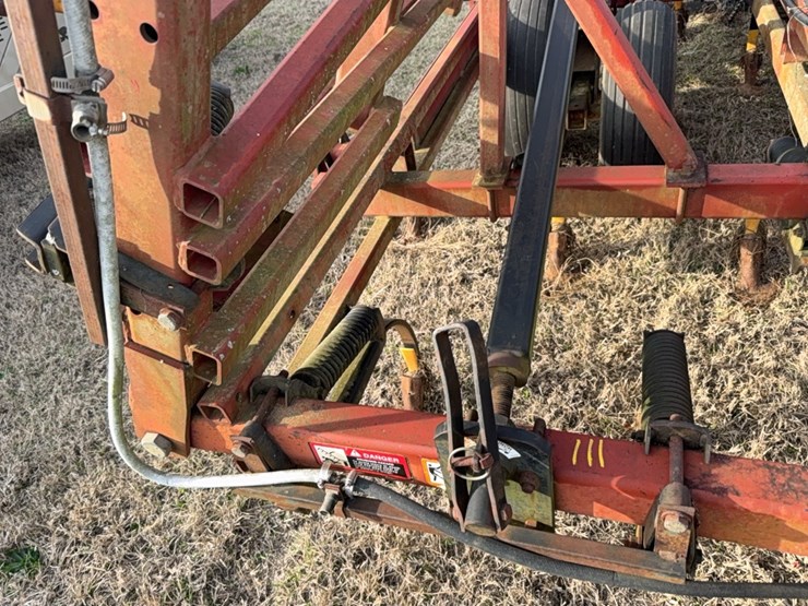 case-ih-tiger-mate-￼-field-cultivator-image-60