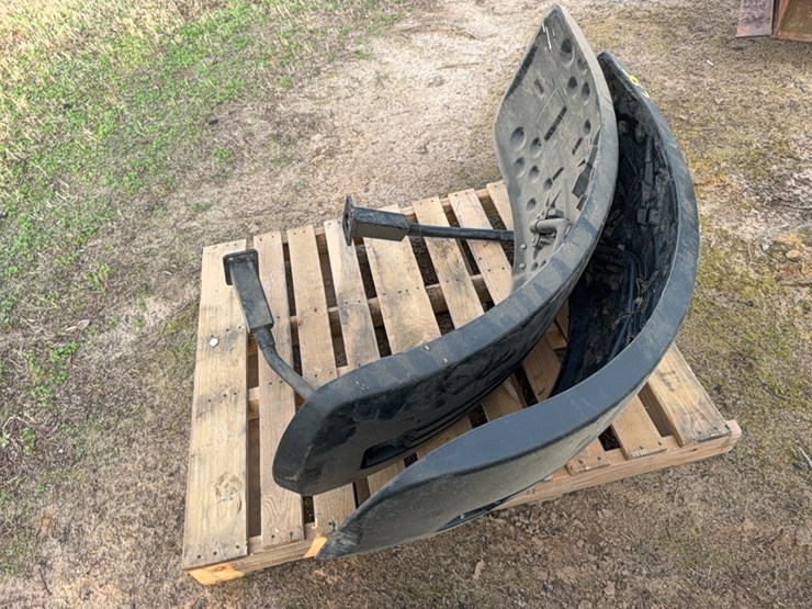 pair-of-john-deere-front-wheel-shields-(four-bolt-connection)-image-5