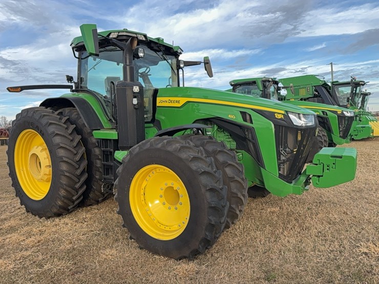2022-john-deere-8r-410-image-10