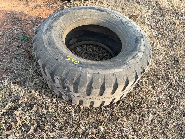 firestone-duplex-15–19.5-tire-image-4