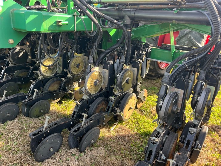 12-row-twin-row-great-plains-planter-image-7