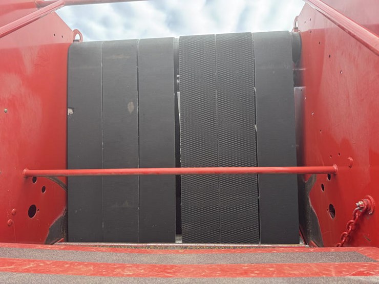 2013-new-holland-br7070-image-7