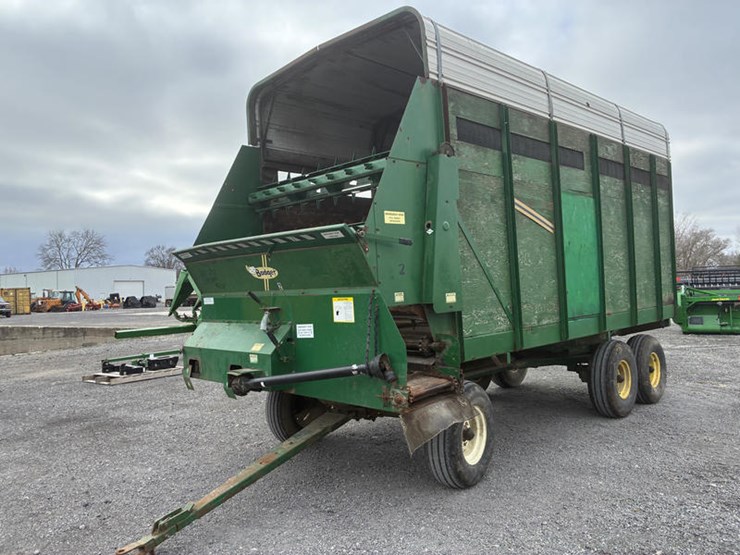 #15016-•-bdger-950-silage-wagon-16'-bed-image-1