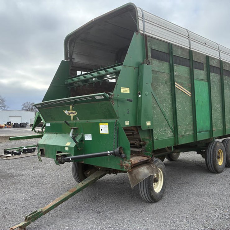 #15016 • BDGER 950 SILAGE WAGON 16' BED