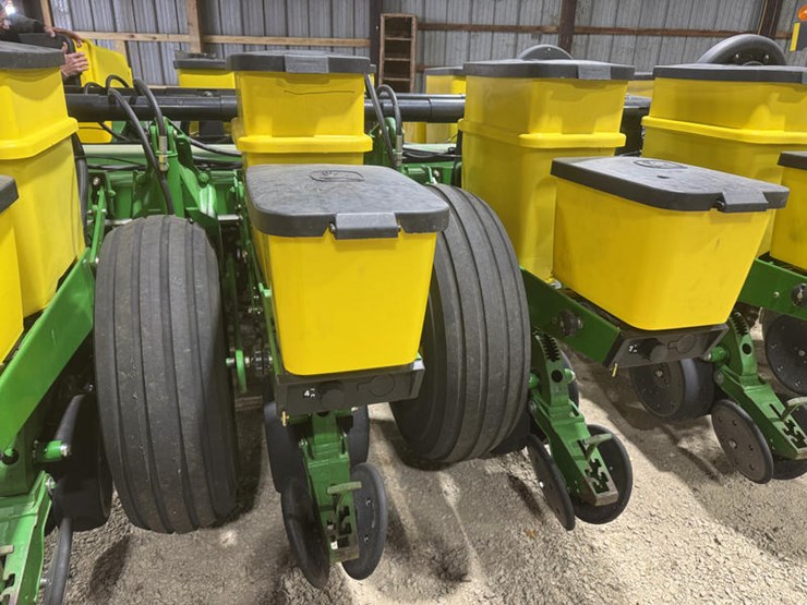 2008-john-deere-1770-image-36