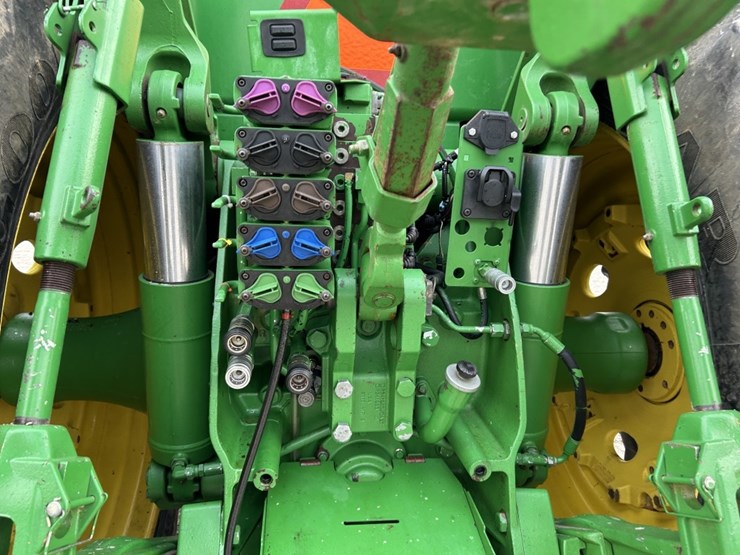 2015-john-deere-8320r-image-45