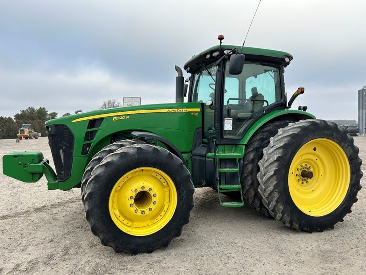 2015-john-deere-8320r-image-1
