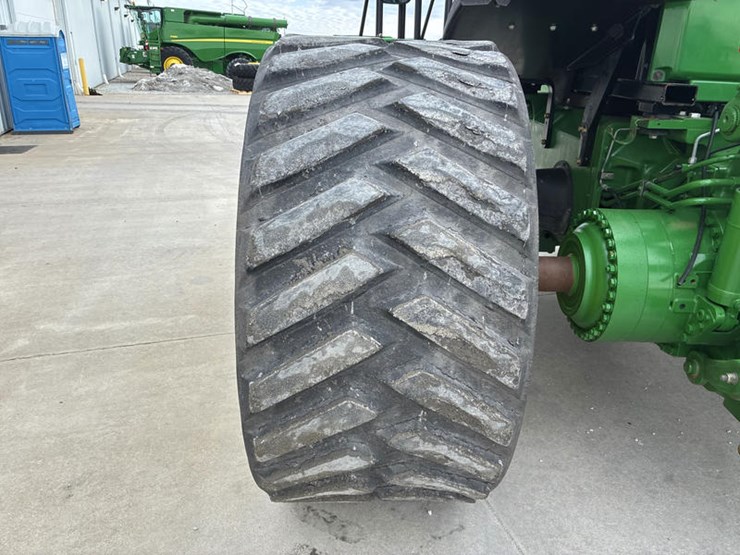 2011-john-deere-8335rt-image-58