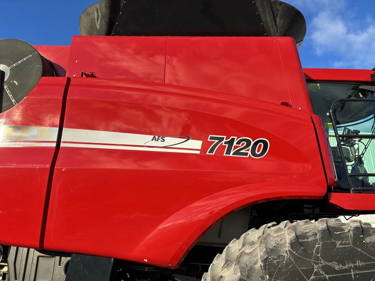 2010-case-ih-7120-image-16