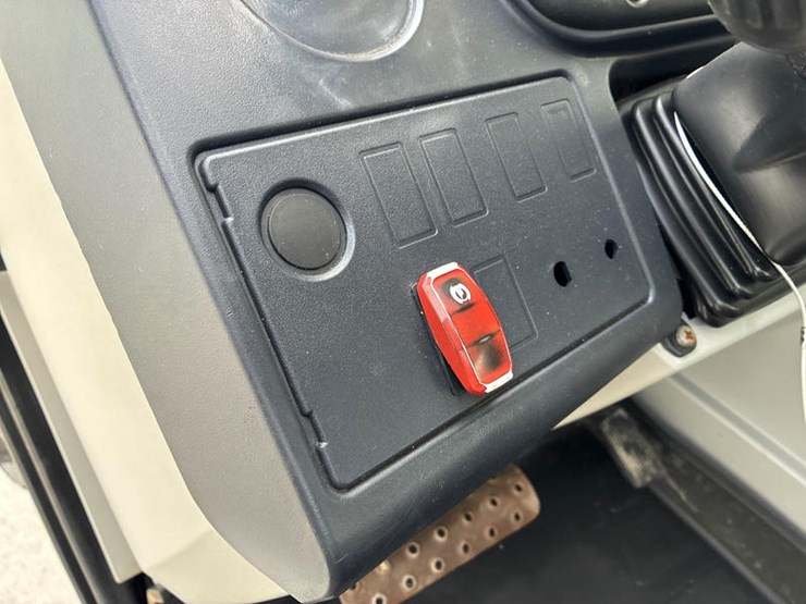 2019-caterpillar-tl1055d-image-58