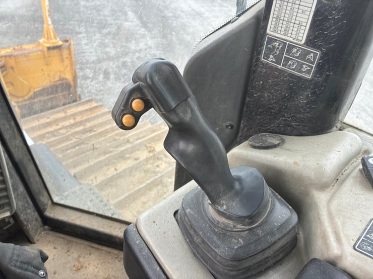 2016-caterpillar-d6n-lgp-image-39