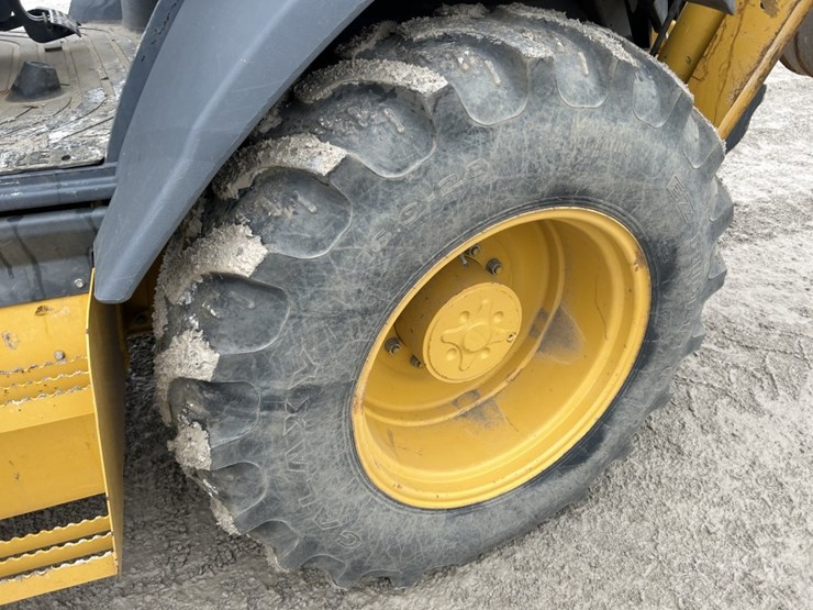 2021-deere-310sl-hl-image-47