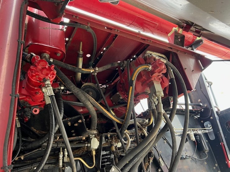 2010-case-ih-6088-image-17