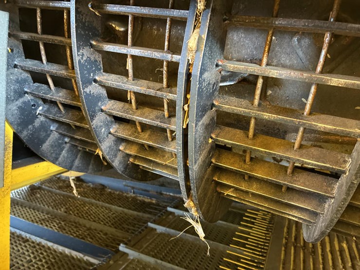 2018-new-holland-cr8.90-image-80