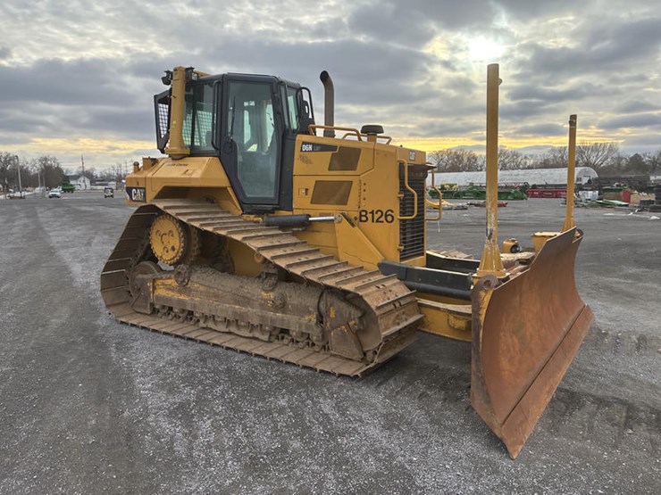 2016-caterpillar-d6n-lgp-image-1