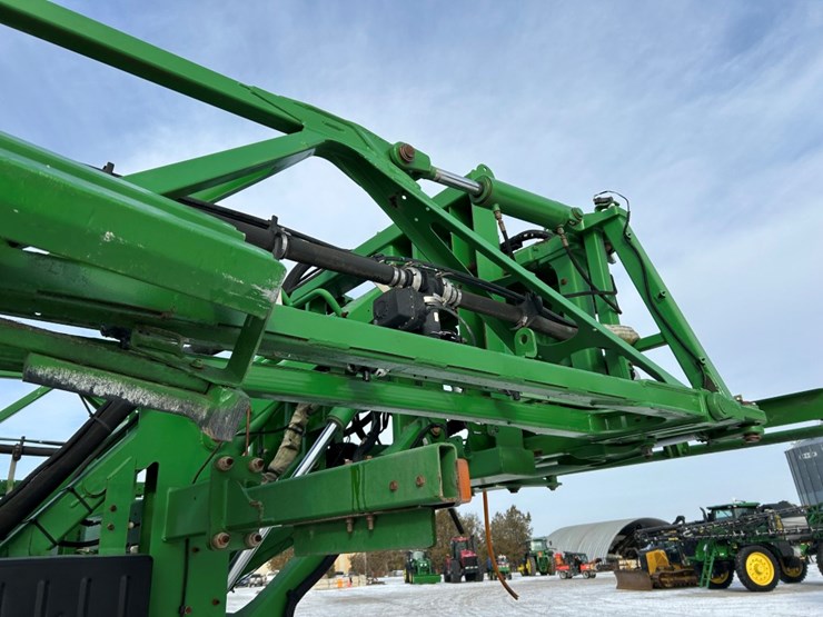 2015-john-deere-r4030-image-17