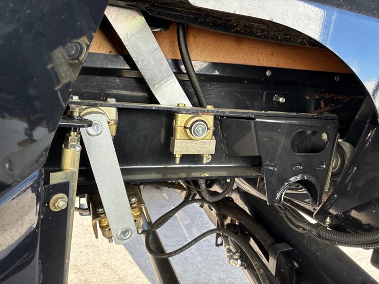 2018-new-holland-cr8.90-image-51