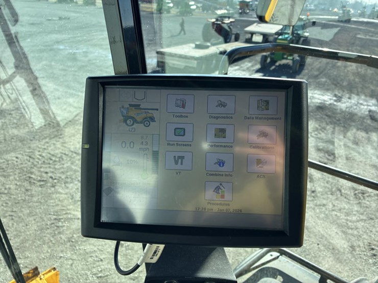 2018-new-holland-cr8.90-image-110