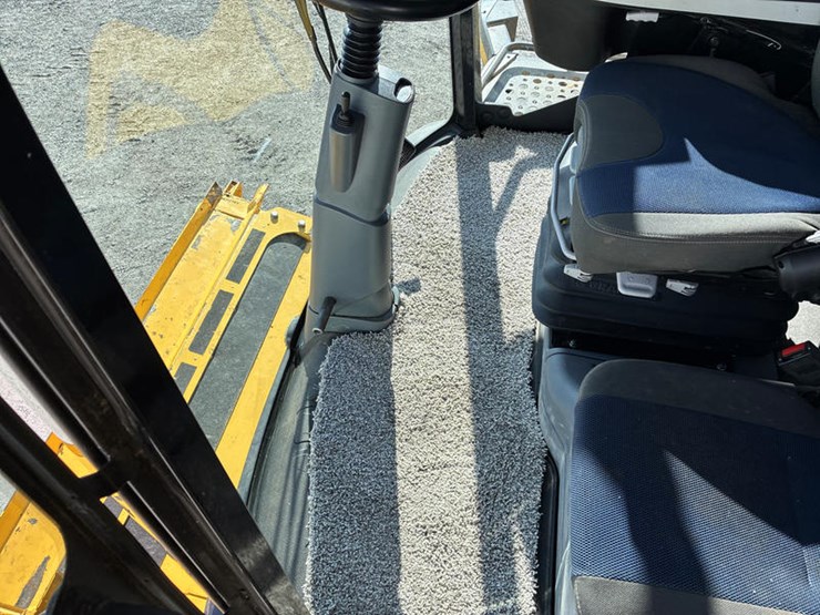 2018-new-holland-cr8.90-image-98