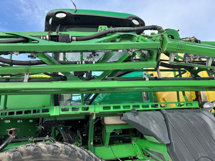 2015-john-deere-r4030-image-8