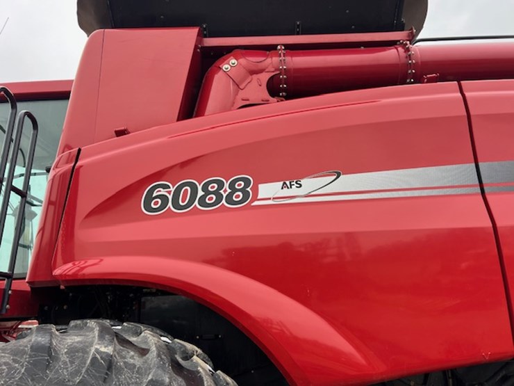 2010-case-ih-6088-image-12
