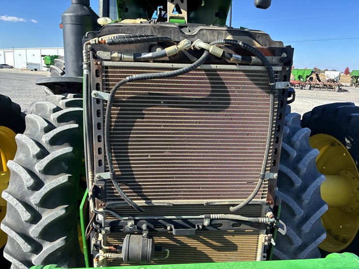 2014-john-deere-8295r-image-40